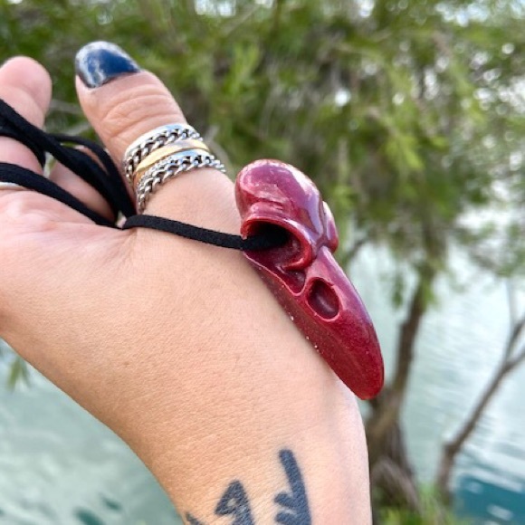 🖤Handmade red resin skull raven bird necklace - Picture 5 of 11